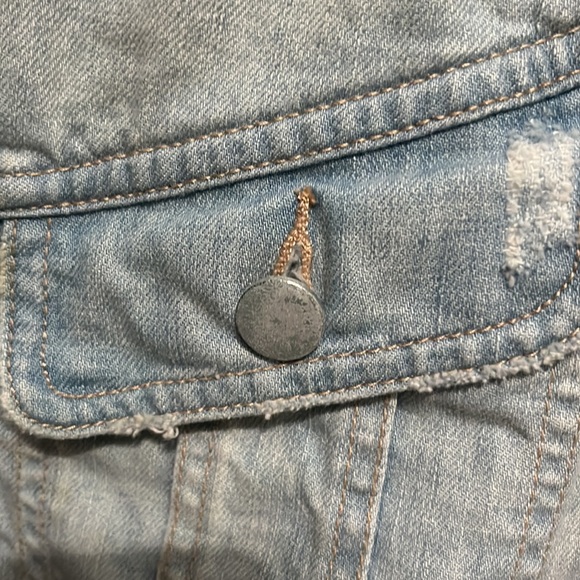 Hinge Distressed Cropped Light Wash Denim Jacket Size Medium - Picture 3 of 6